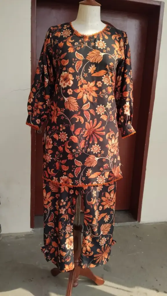  2-Piece Floral Suit – Black & Orange Elegance